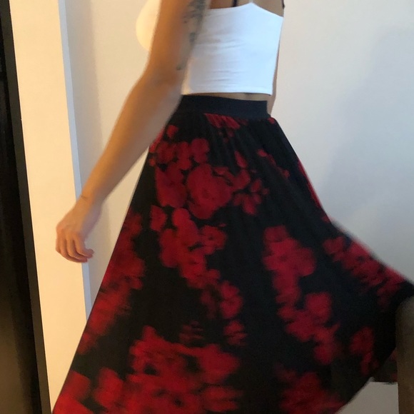 Mid skirt with flower pattern - Picture 3 of 3